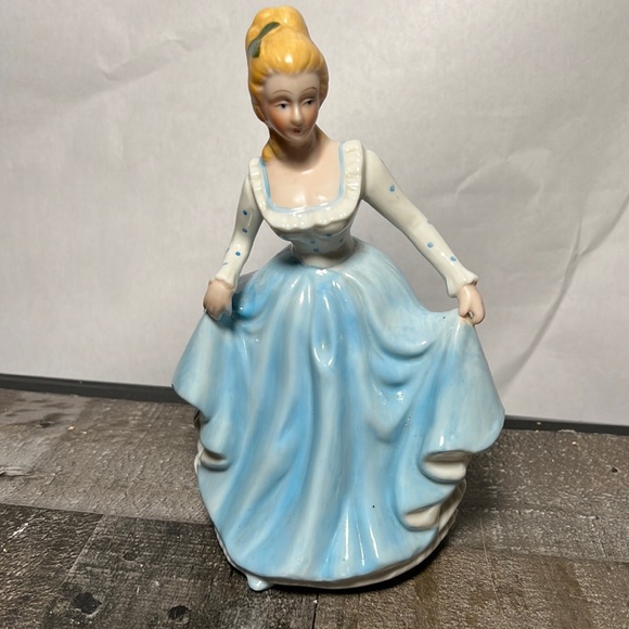 Vintage Porcelain Victorian Age Figurines - Picture 3 of 13
